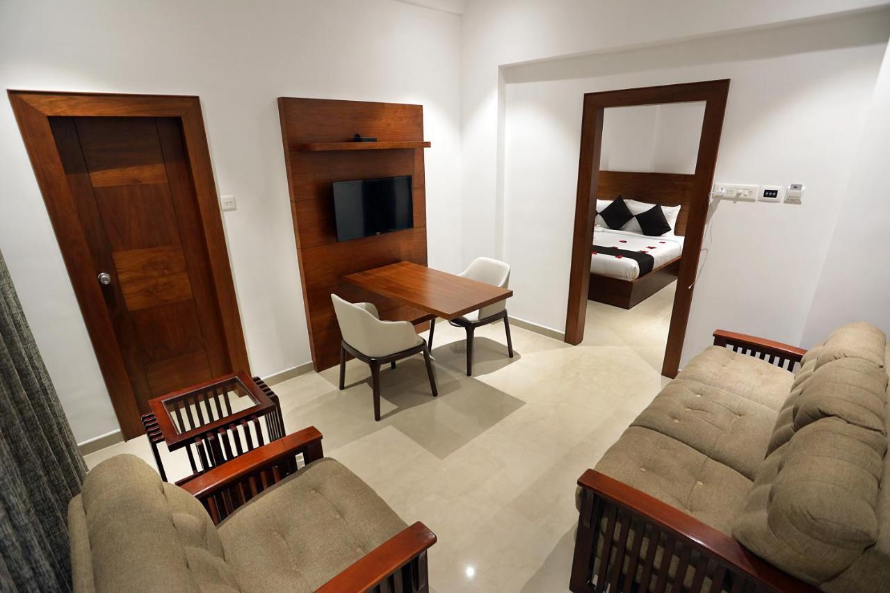 Hotel Iswarya Residency Kottayam Esterno foto