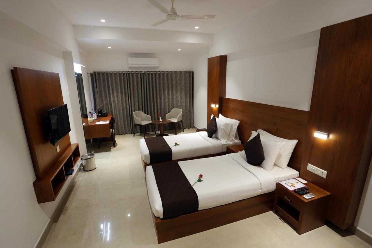 Hotel Iswarya Residency Kottayam Esterno foto