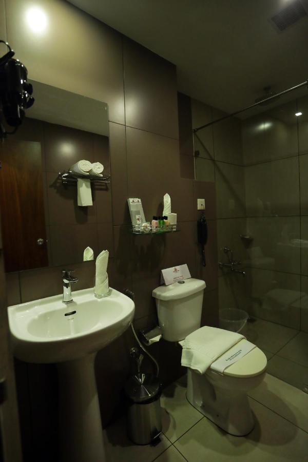 Hotel Iswarya Residency Kottayam Esterno foto