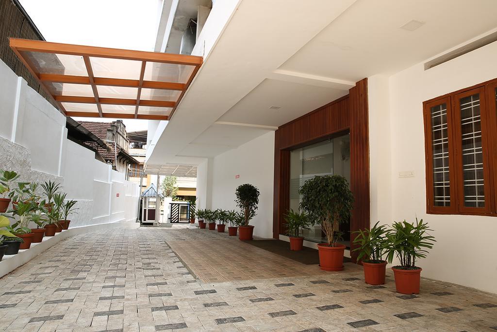 Hotel Iswarya Residency Kottayam Esterno foto